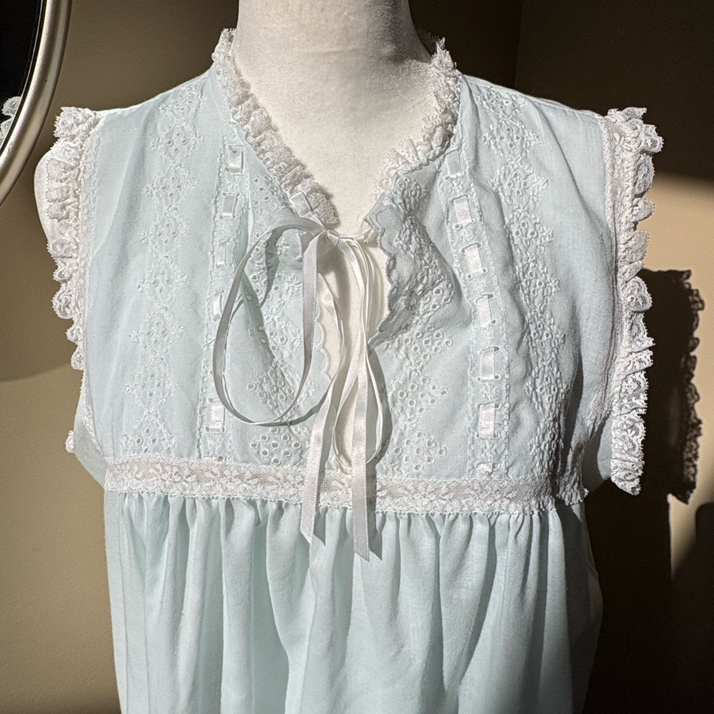 Vintage Sleeveless Nightgown Timeless Classics Baby Blue White Lace Medium